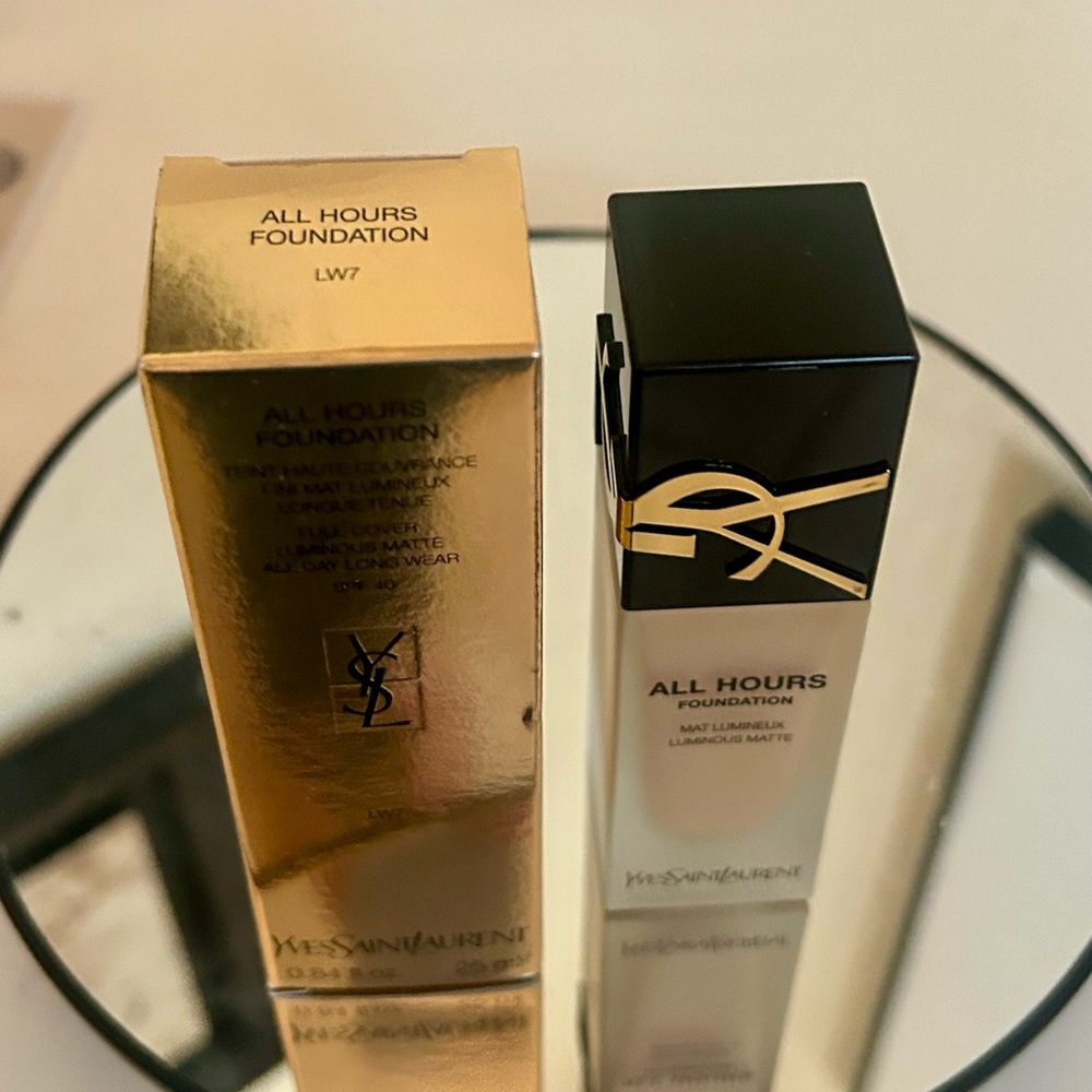Yves Saint Laurent All Hours Foundation - LW7 SPF 40 - Picture 4 of 8